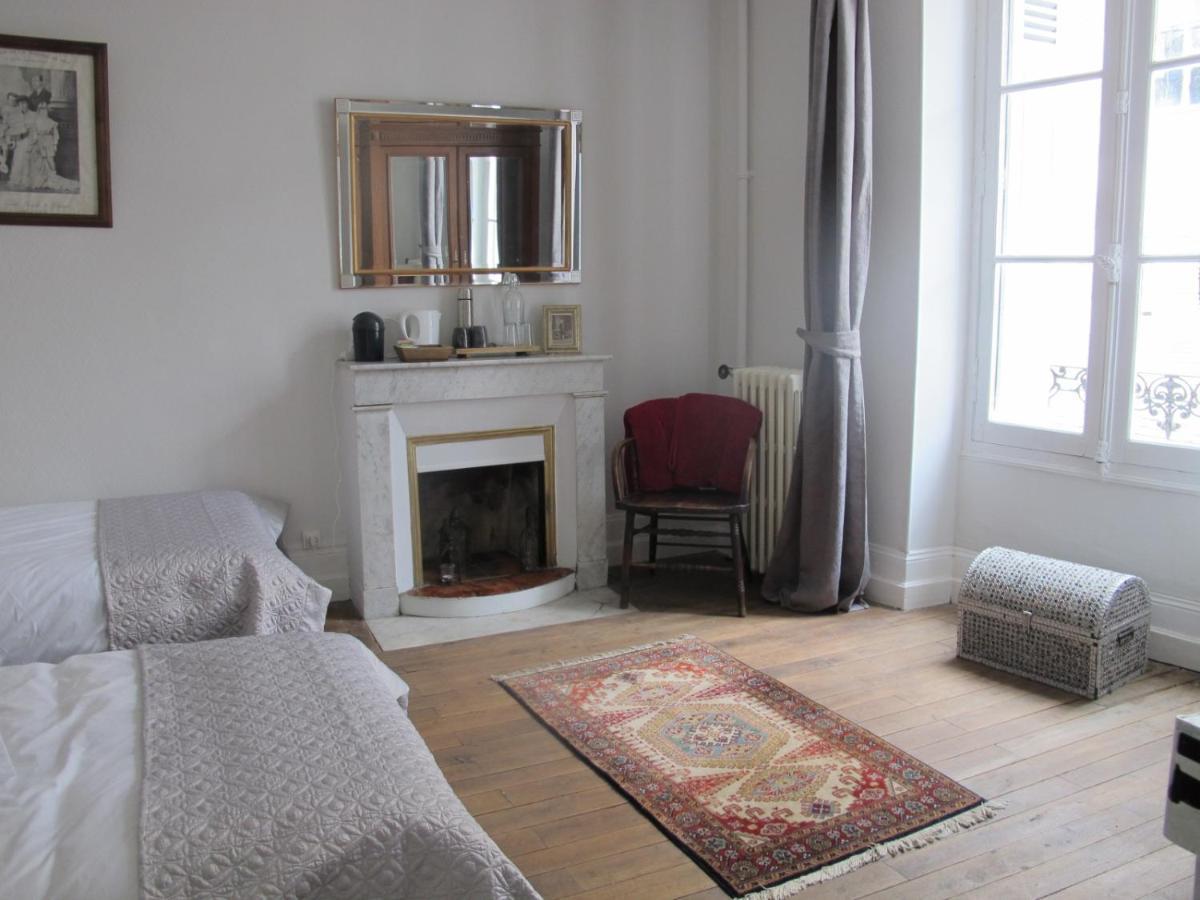 Chezlola Bed & Breakfast Civray  ภายนอก รูปภาพ