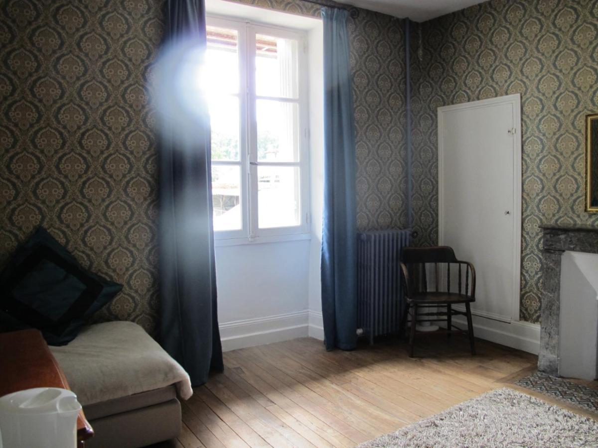 Chezlola Bed & Breakfast Civray  ภายนอก รูปภาพ